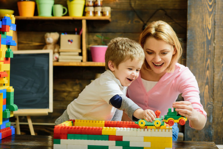 Développer la créativité des enfants : pourquoi leur offrir des jeux de construction ?