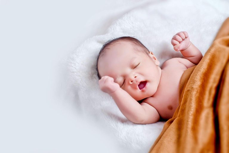 Guide essentiel : tout savoir sur le matelas à langer pour bébé